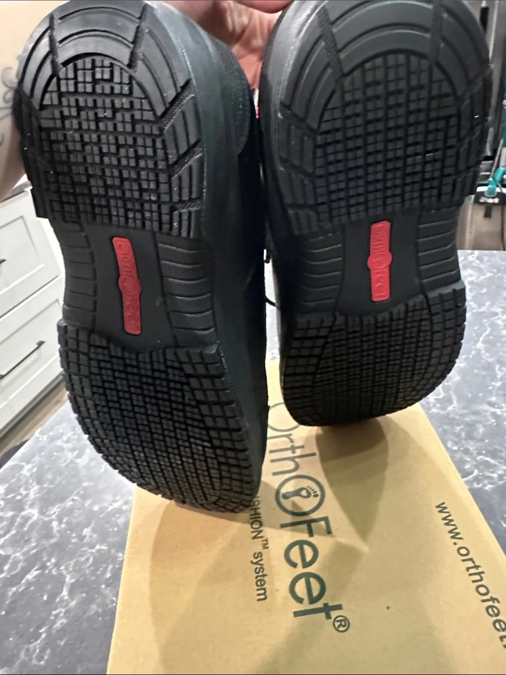 OrthoFeet Men's Black Lace-Up Orthopedic Sneakers size 9.5 Wide